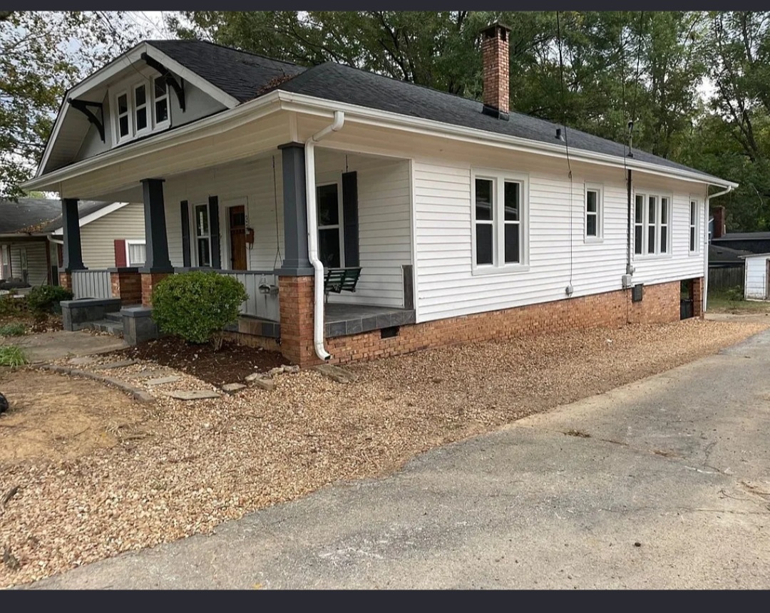 HOME WITH TIMELESS CHARACTER AT PARIS